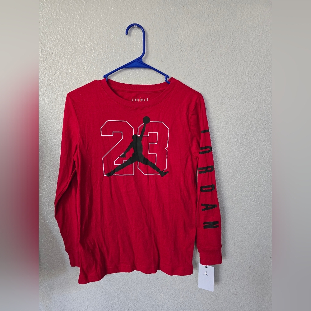 Sold NWT Boys Nike long sleeve - Picture 1 of 5